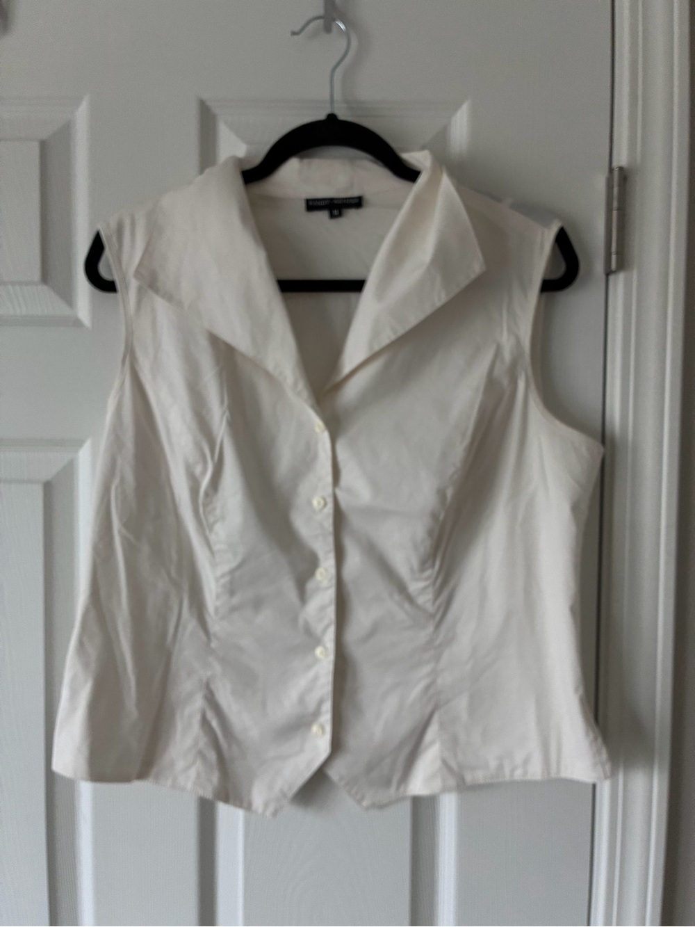 Sleeveless Button-Down Blouse in Ivory